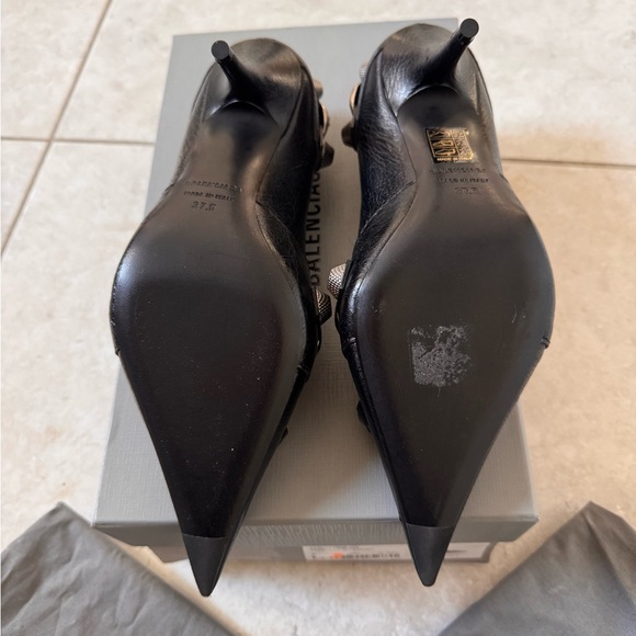 Black Heels with Stiletto Heels and Straps - Picture 3 of 5